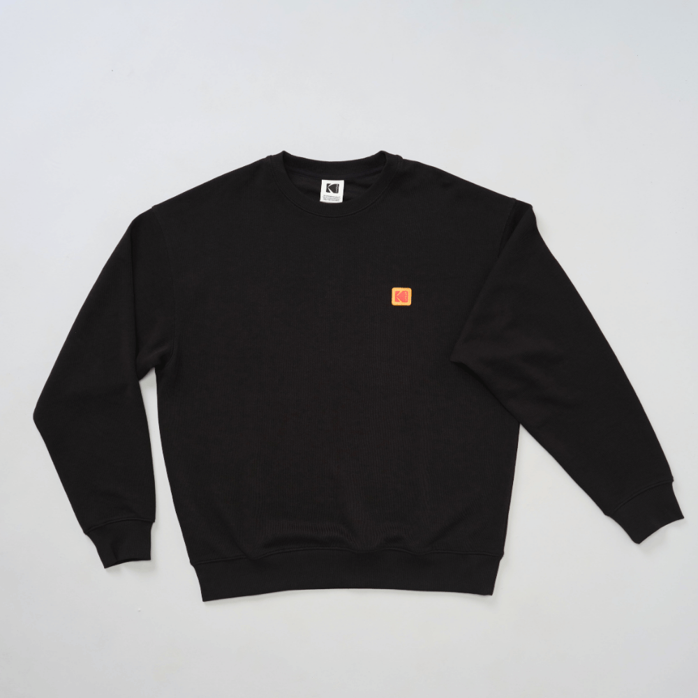 scenery graphic man to man black front